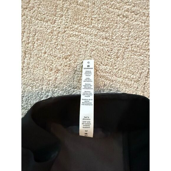 NWOT Men’s Lululemon Lightweight Vest - Picture 9 of 9